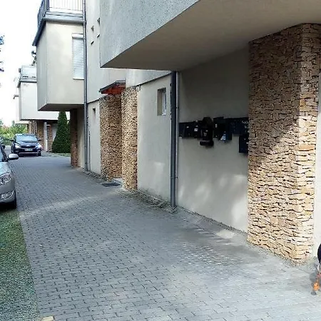 شقة Cool & Pool Apartman *