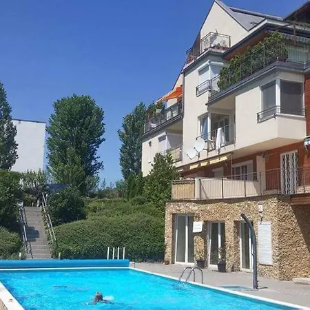 شقة Cool & Pool Apartman *
